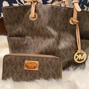 Michale Kors matching purse and wallet